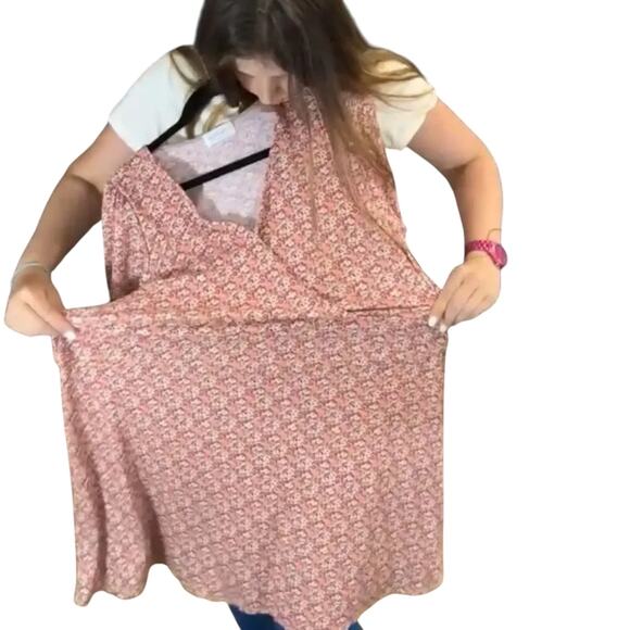 Kaileigh Ditsy Floral Dress, Sizes Medium or Large, New with Tag MSRP $99 - Picture 10 of 13